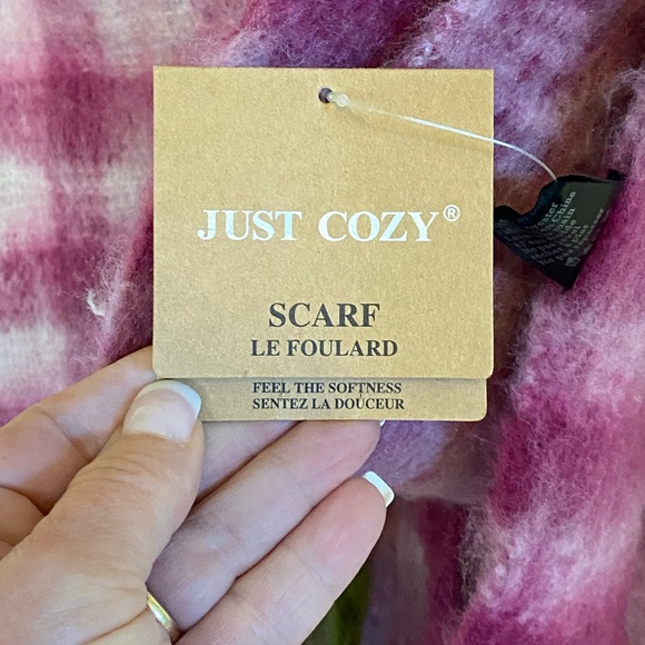 NWT Just Cozy blanket scarf - Picture 3 of 9